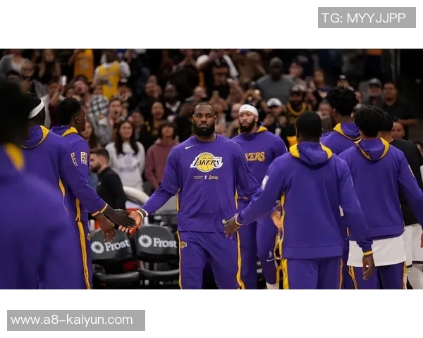 湖人对步行者精彩对决回顾11月30日赛场瞬间分析与亮点总结